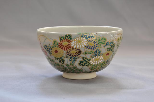 菊の絵茶碗